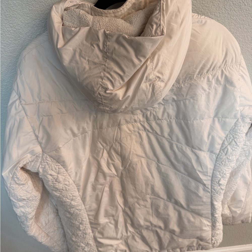 Columbia Women's White Quilted Puffer Vest - Picture 5 of 5
